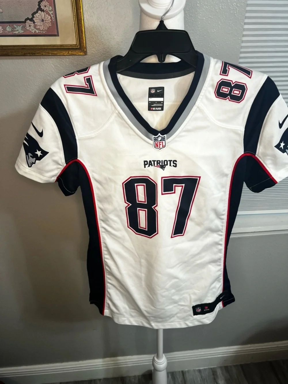 Nike WOMEN'S NEW ENGLAND
PATRIOTS ROB GRONKOWSKI LIMITED
PLAYER JERSEY WHITE #87 - Picture 1 of 13